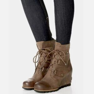Sorel Joan of Arctic Brown Wedge Snowboot Distressed brown pebble leather tobacc